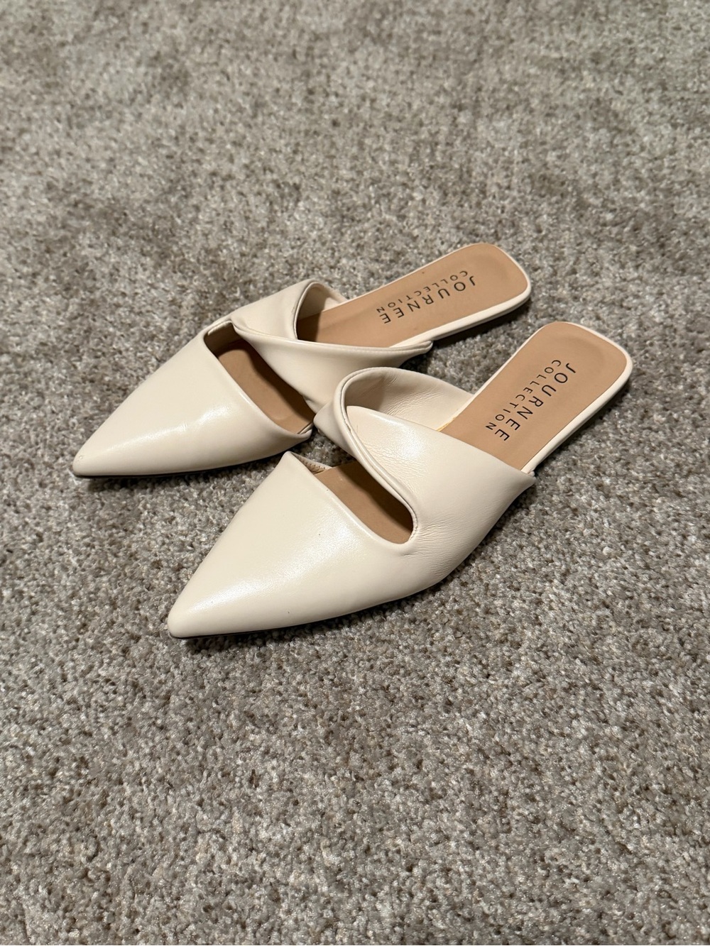 Journee Collection Women's Ivory Pointed-Toe Slip-On Mules